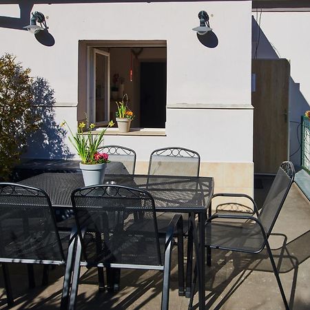 Cozy Apartments With Terrace Near Prague Castle Экстерьер фото