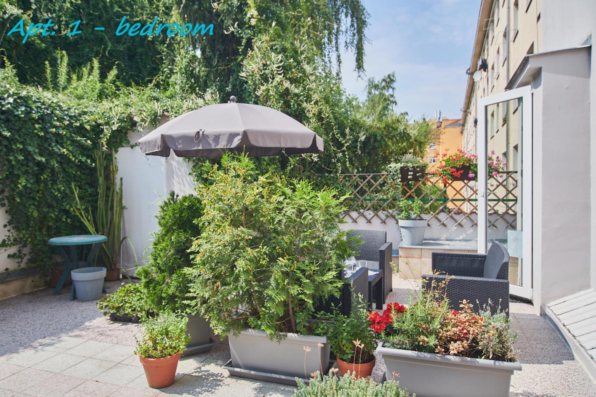 Cozy Apartments With Terrace Near Prague Castle Экстерьер фото