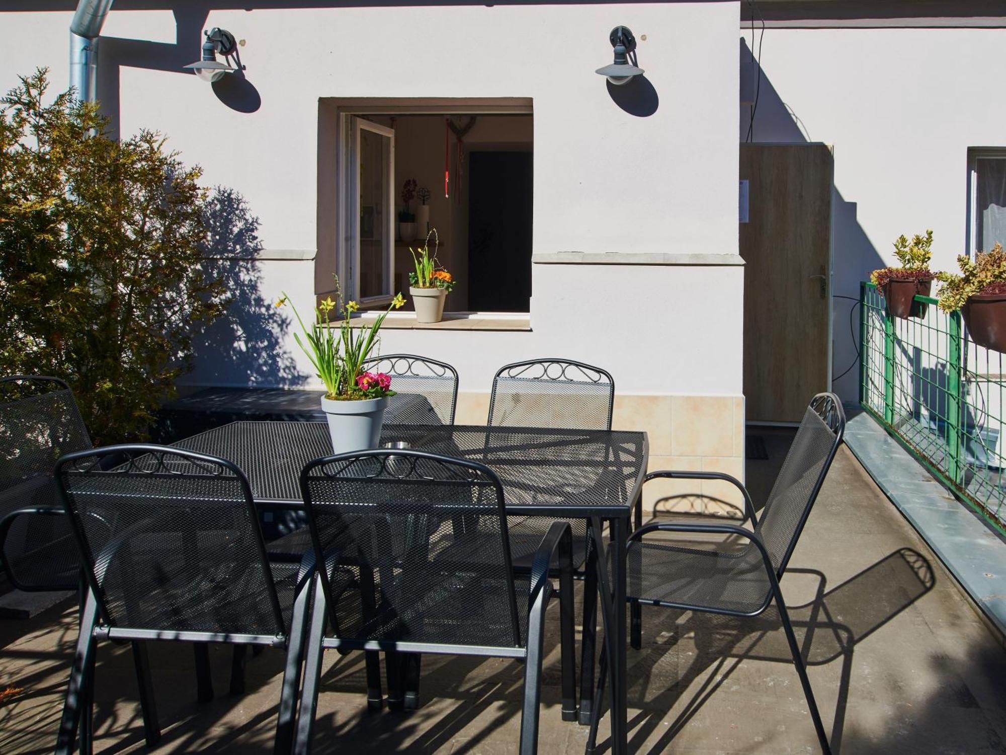 Cozy Apartments With Terrace Near Prague Castle Экстерьер фото