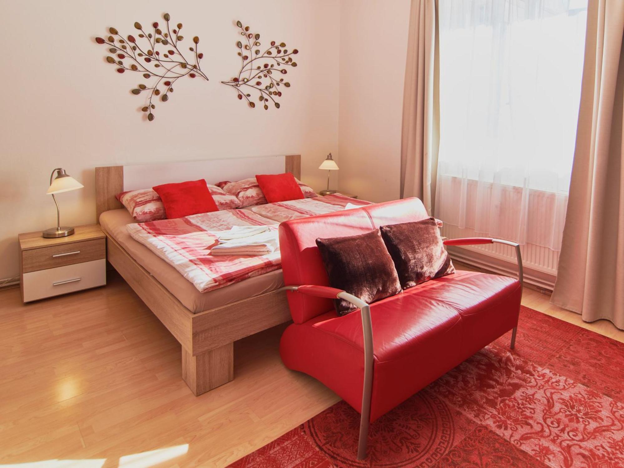 Cozy Apartments With Terrace Near Prague Castle Экстерьер фото