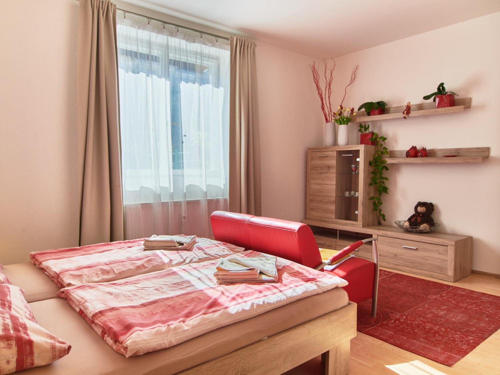 Cozy Apartments With Terrace Near Prague Castle Экстерьер фото